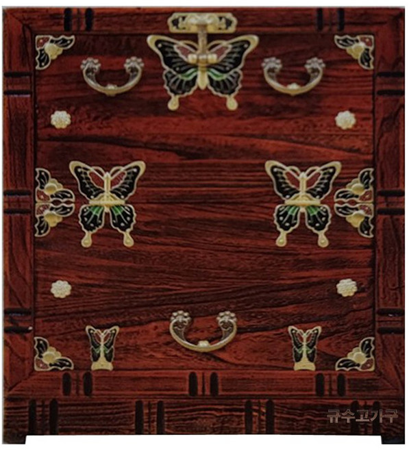 오동봉황반닫이(소) 초특가판매 당일배송 한옥가구 제기함 수납가구 옷장 장식다이 장식가구 거실이나 안방에 장식용으로 사용 하면 좋음 대전 청주 세종시 신탄진, 오동칼라나비반닫이(소)