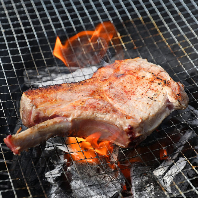 국내산 한돈 돈마호크 350g내외 돼지고기 목살 오겹살 캠핑고기 뼈삼겹 숄더랙 만화고기, 1개