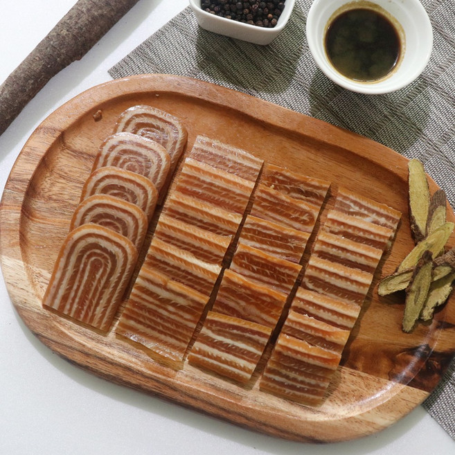 쫄깃한 더바른 겹껍데기 바로 먹는 한방 돼지 껍데기 300g 1팩, 3개