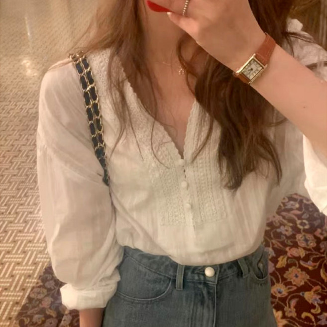 라라홀리 브이넥 레이스 앤티크 무드 아방핏 프렌치 블라우스