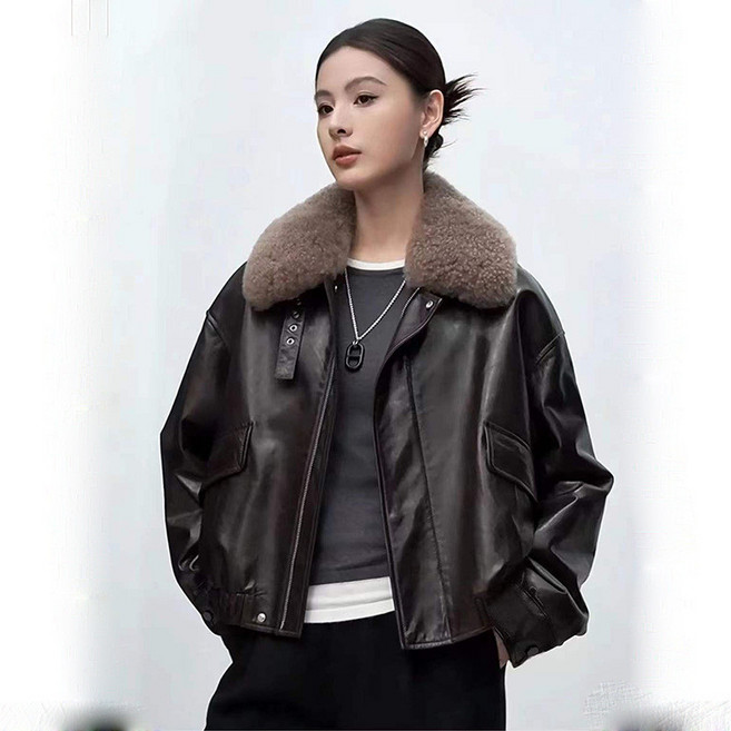 여성 겨울 가죽자켓 캐시미어 퍼 칼라 플리스 안감 고급스럽고 우아한 따뜻한 자켓 하객룩 출근룩 활용도 높은 스타일리시한 디자인