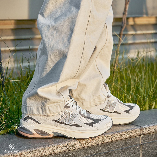New Balance 2010 奶油灰復古緩震運動休閒鞋