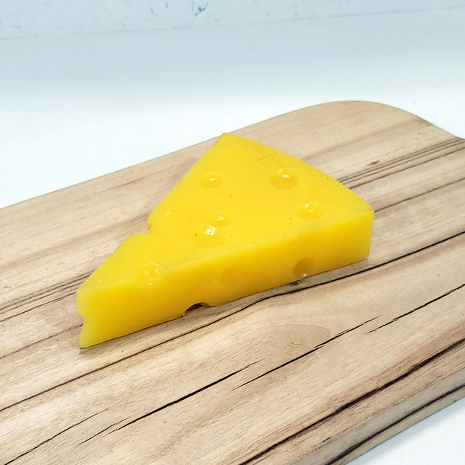 한소픈 에멘탈 치즈 조각 모형 1개/ 베이커리 모조 장식 소품 주방 매장 카페 인테리어 소품