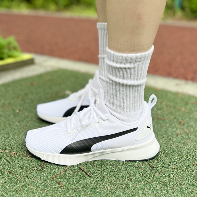 푸마 FLYRN 플라이어러너 남성 여성 런닝화 운동화 헬스화 조깅화 발편한 러닝화 화이트블랙