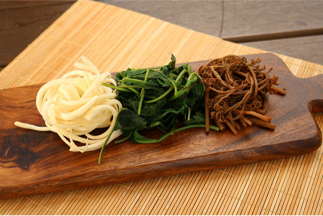 [데친 손질 인기나물 3종] 데친 고사리 데친 취나물 도라지채 각 200g 각 400g 나물반찬 비빔밥나물 제사나물, 1개, 각 400g(총 1200g)