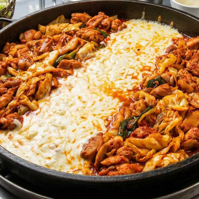 춘천식 명물 왕 닭갈비, 2개, 750g