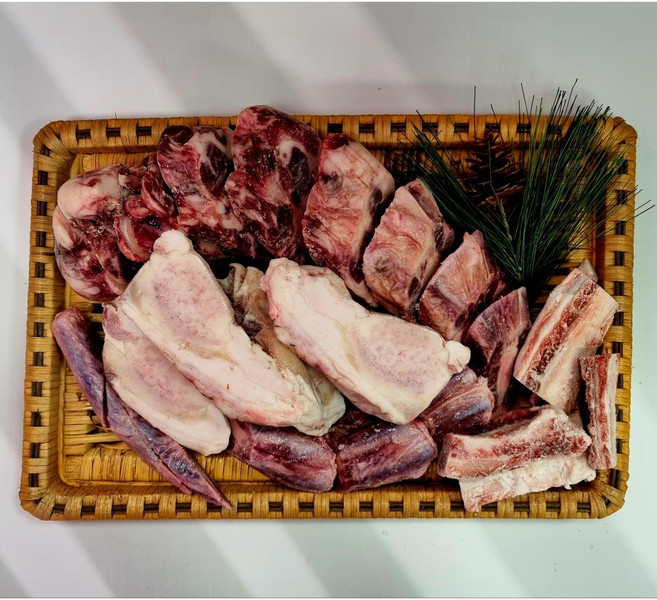 신선한삼촌 곰탕용 구수한 한우 사골 2kg + 한우 잡뼈 2kg +도가니 1개 +한우꼬리 1개, 1세트, 6kg