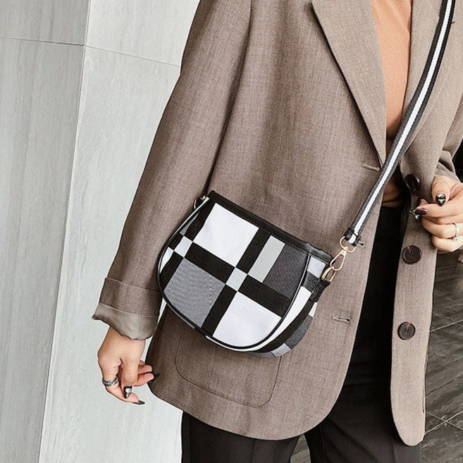아토즈 패셔니스트 체크무늬 여성 크로스백 가볍고 편안한 착용감 지퍼가방 coro3101