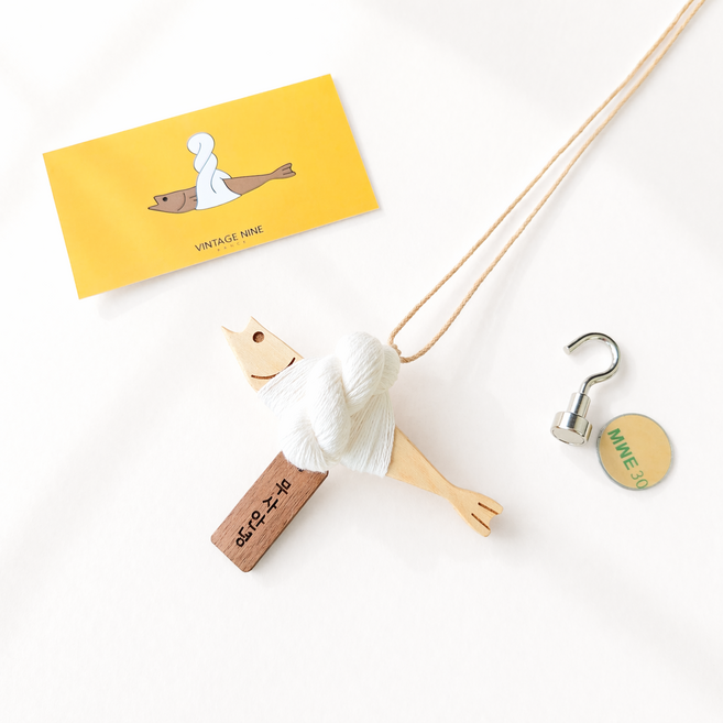 [빈티지나인]원목 NEW미니액막이명태 북어 룸미러형, 2. 월넛[무사안녕]