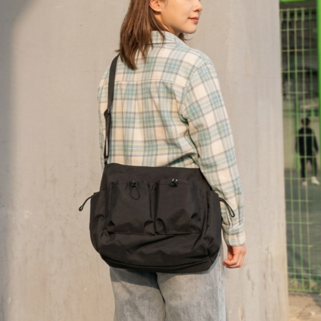 남여공용 데일이 멜티포켓 크로스백