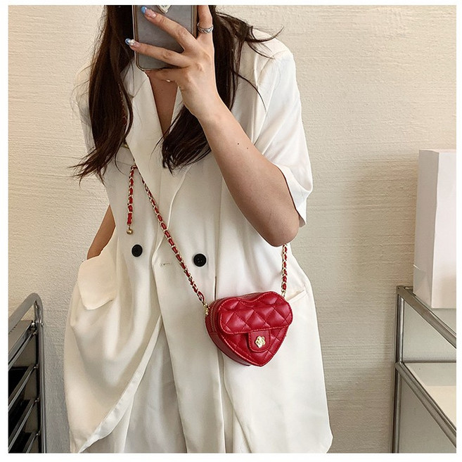 씨투템 하트 퀼팅 체인 크로스백 미니 숄더백 여성 데일리 포인트 가방