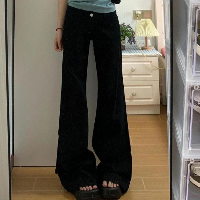 黑色高腰微喇牛仔褲