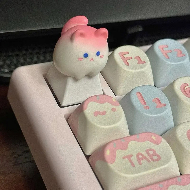 可愛貓咪卡通動物鍵帽 粉色3D個性鍵帽 臺灣72小時快速發貨, 可愛粉色小貓(白色底座)