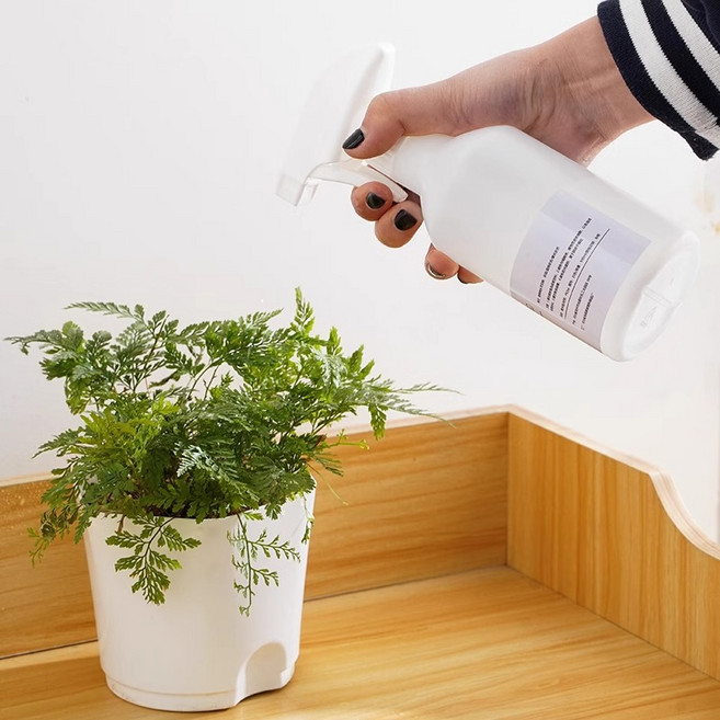 기본에 충실한 분무기 용량이 보이는 분무기 휴대용 스프레이 분무기 건타입, 1개, 백색 분무병 500ml