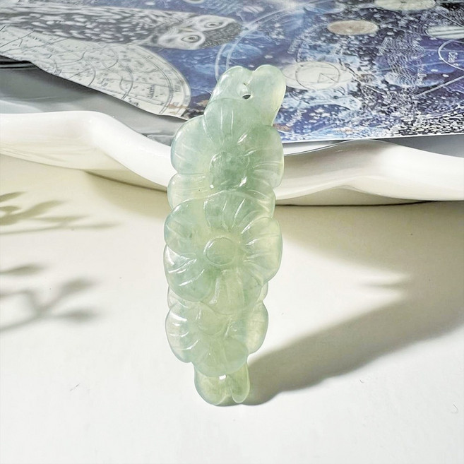 玉我翡翠 小花牌掛件吊墜 翡翠花朵造型 優雅玉石飾品, 1個