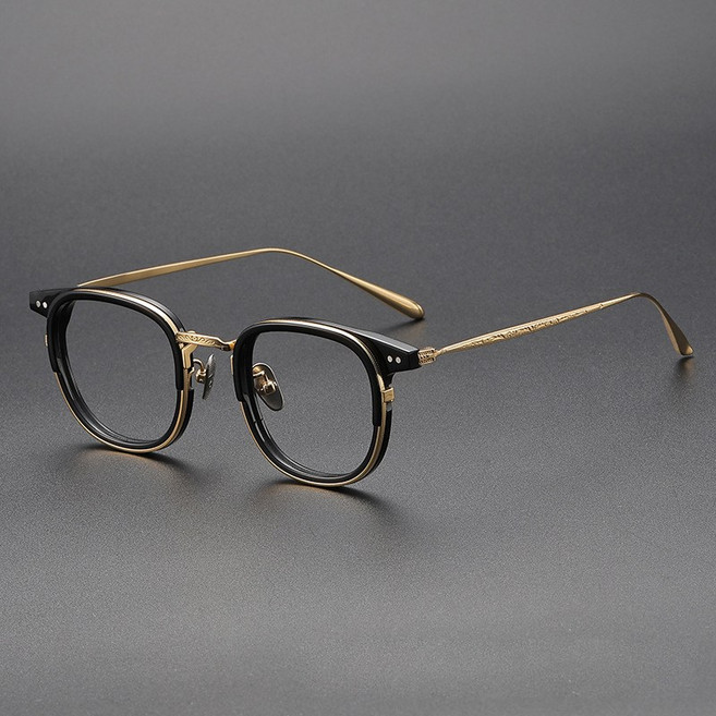 당신의 품격을 지키기 위해 새롭게 돌아온 뭐쓰남의 초경량 티타늄 안경테