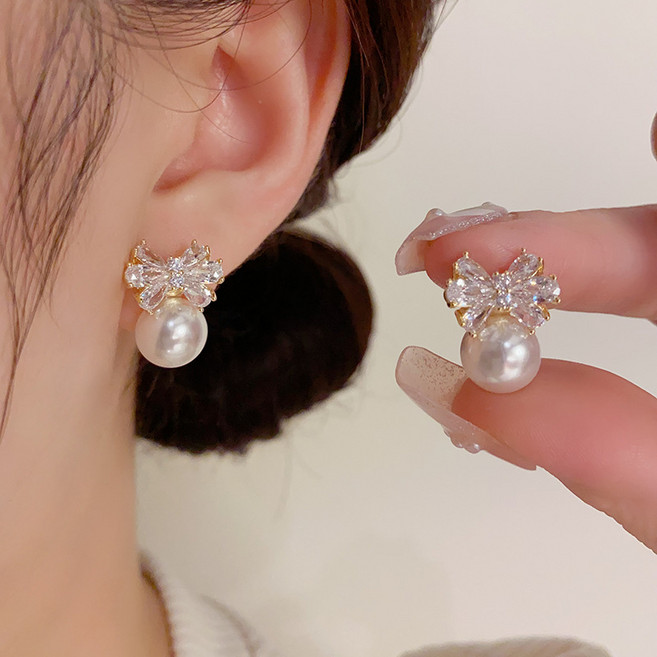 NXNA 14K 골드 입체리본 진주 귀걸이 여반짝이 고급스러우면서 스윗하고 트렌디한 도금 귀걸이 CS-EH014