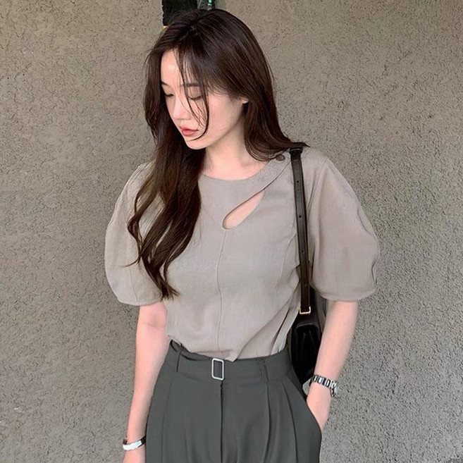 chic夏季氣質簡約圓領鏤空鈕扣設計寬鬆百搭泡泡袖襯衫上衣女