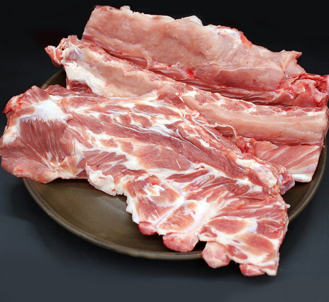 퀸미트 국내산 냉장 돼지등뼈 반마리 통구성 | 재구매 많은 생등뼈, 1개