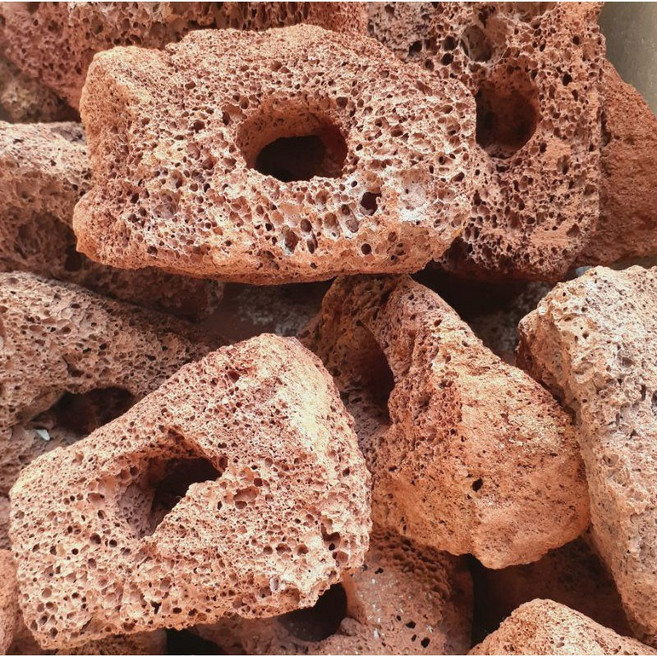 【閃電聯盟】洞穴式火山熔岩石 3孔火山岩 孔雀魚 增加硬度 繁殖 躲藏 造景 裝飾, 1個, 大顆 (約12～15cm)