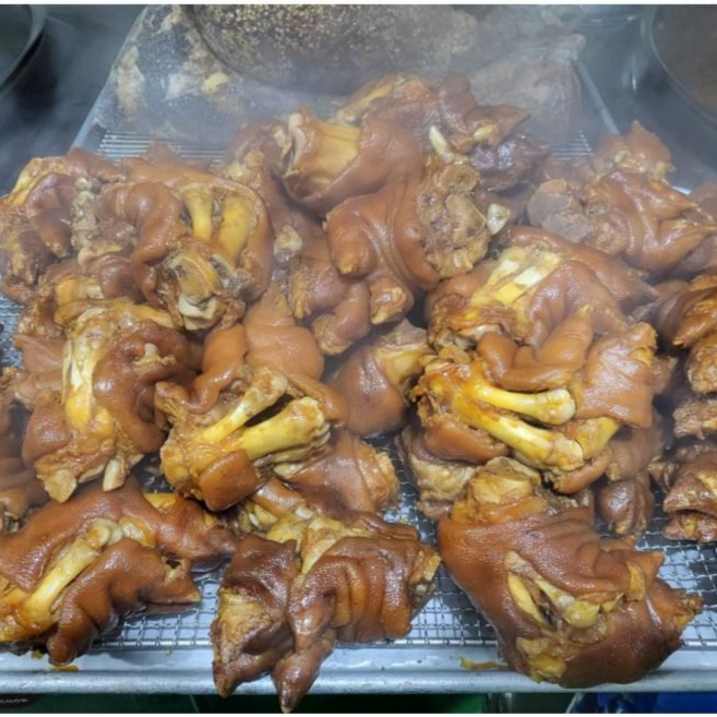 정만농수산 30년전통 씨간장 잡고 뜯어먹는 쫀득한 통미니족발, 12개, 300g