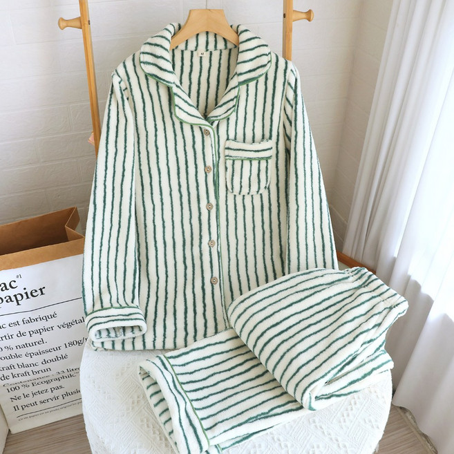 아르앤유 따뜻한 극세사 줄지 홈웨어 수면 파자마 상하의 세트