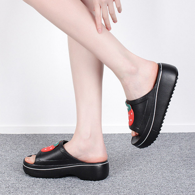 준디자인 5cm 여성 키높이 통굽 딸기 슬리퍼 트임 막힘 굽있는 실내화 아쿠아슈즈 굽높은 사무용 교실 학교 쿠션 물놀이 여름슬리퍼 젤리 신발 외출용 실내용 슈즈