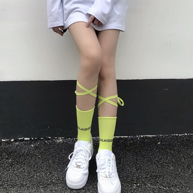 스트랩 레터링 양말 형광양말 끈달린양말 레깅스양말 끈양말 중목양말 양말코디 레이스업양말