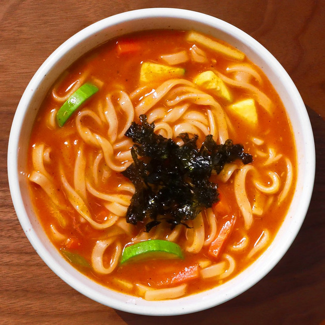 [7인분 지퍼백] 강원도 명물 얼큰 장칼국수 (비법소스 7팩 동봉) / 쫄깃한 감자면 칼국수