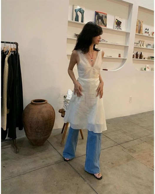 셀러리픽 여성 민소매 여름원피스 슬림핏 V넥 텐셀 드레스 크림 화이트 시원한 착용감 데일리 내츄럴룩 스타일링 나들이룩 추천