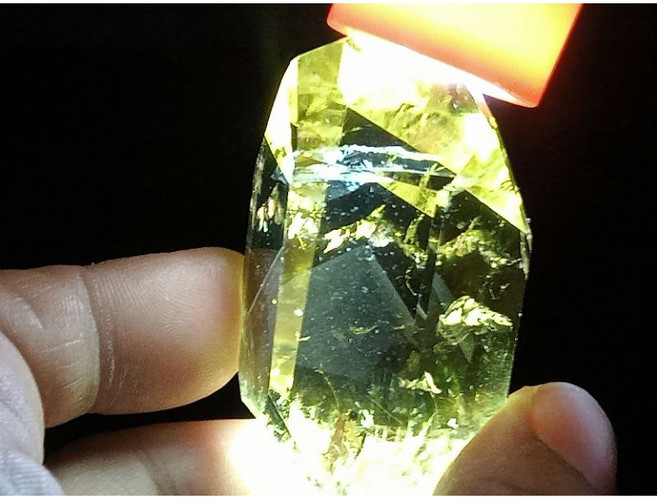 晶棋 水晶藍針黃水晶隱山金字塔擺件 獨特隨形設計 提升居家空間質感, 1個
