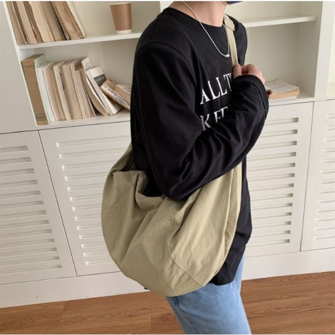 포카리아 만두가방 크로스백 반달 대용량