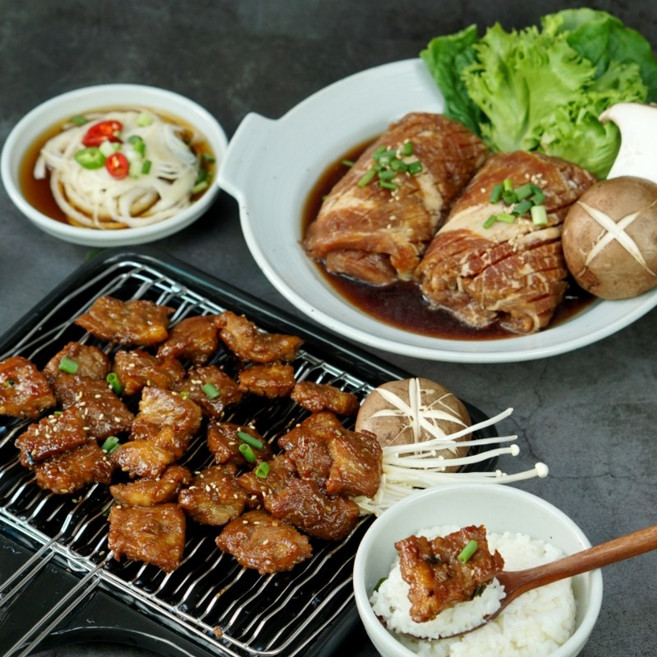 봄소 뼈없는 왕 돼지 갈비 수제 목살 양념 구이 명품 돼지갈비 800g, 1개