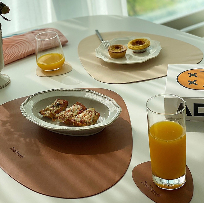 마리아즈시크릿 테이블 매트 인조가죽 방수 양면 식탁 티코스터 세트, 아이보리, 2세트, 43x39 cm