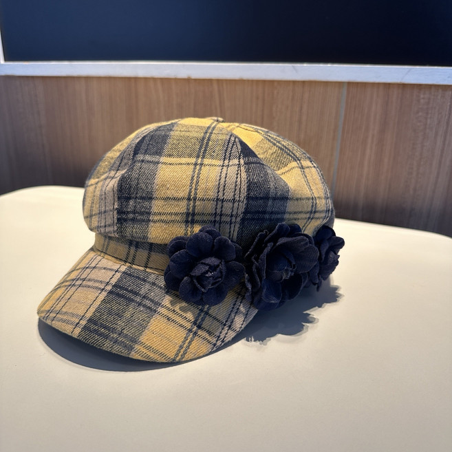 빈티지한 격자 무늬 꽃 베레모