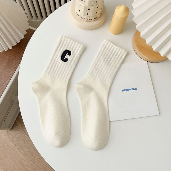 NOTAWEAR 字母C字襪 日系中筒棉襪