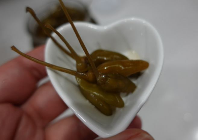 [지원지구] 절임 삭힌 산고추 총1KG 연어 참치 스시 횟집 초밥 일식 돈까스 족발 밥도둑 무침, 1kg, 1세트