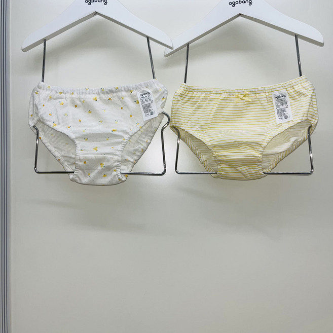 아가방(야탑점) 면100% 보드라운 원단에 여아용 팬티 두장이 한 세트입니다~