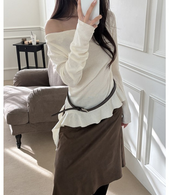 [여리여리] 언발 프릴 슬림핏 오프숄더 니트