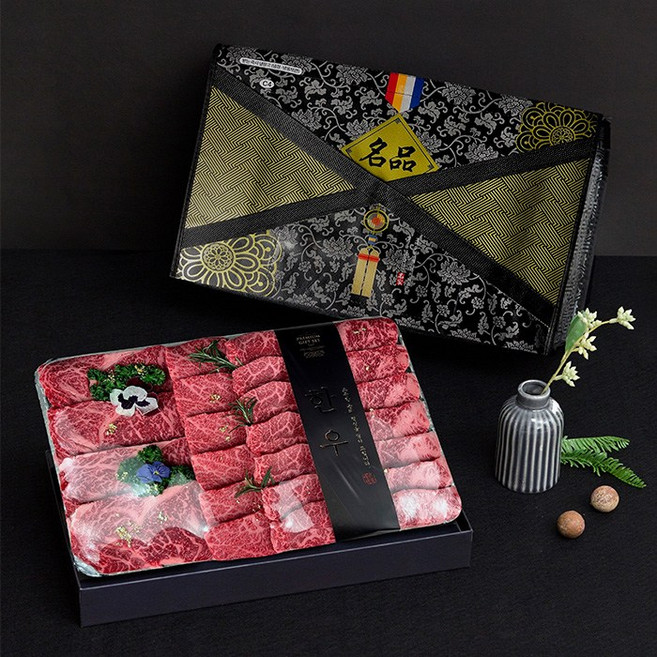 [노마진]1++ 한우 모듬 세트 1kg [투뿔 투플러스 소고기 마장동 구이 선물 등심 부채살 살치살 삼각살 구이용 특수부위 감사 명절 추석 음식 도매 캠핑 회사 기업 직원 단체], 1개