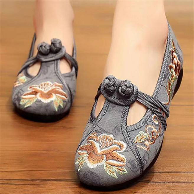 VVRR 여성 미끄럽방지 천 슈즈 꽃자수 디자인 발편안 엄마 신발 A0041105