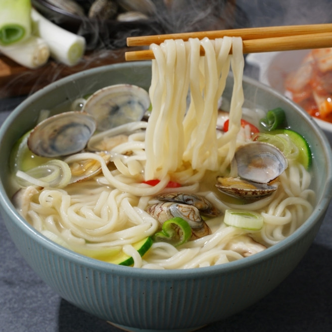 기타 명동칼국수 3인분+마늘김치 1kg 세트, 1세트