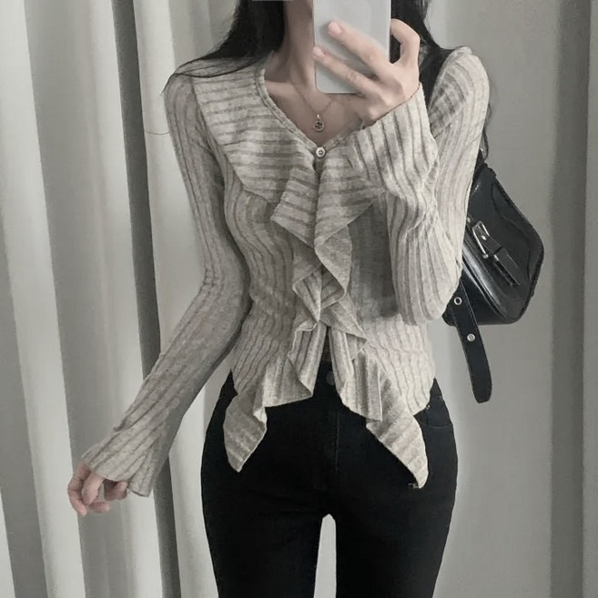 레티고 플레어 언발 프릴 브이넥 긴팔 골지 니트