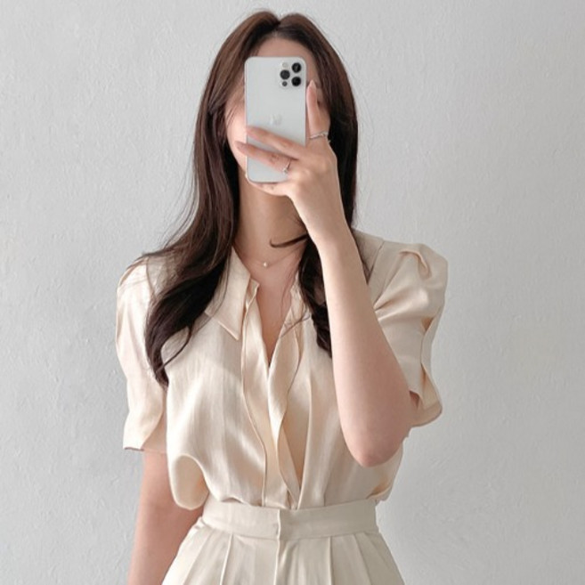 예쁨시전 새틴 오피스 하객룩 여름 브이넥 핀턱 반팔 블라우스