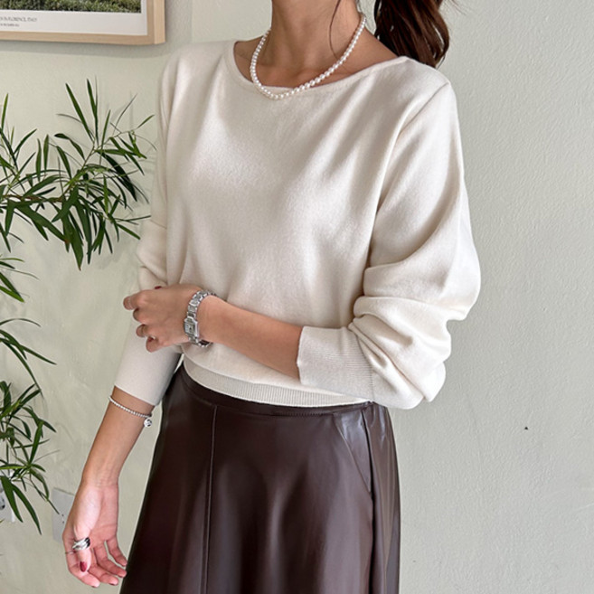 여성용 빅사이즈 니트 데일리룩 여성스러운 루즈핏 입술넥니트