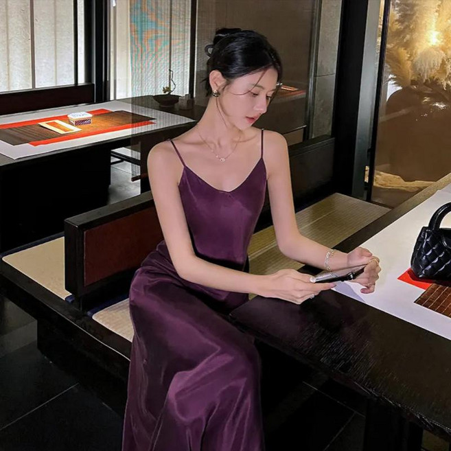 氣質優雅緞面流光吊帶連衣裙 修身顯瘦夏季時尚法式女神裙, 紫色