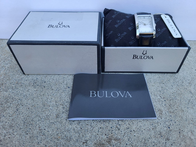 [Bulova] 부로바 은색 사각 다이얼 시계 96L200 블랙 가죽 C8343087