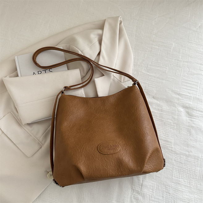 大容量通勤流行休閒復古新款純色潮流多功能斜挎單肩托特女包