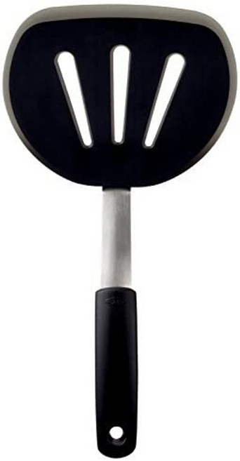 OXO 굿 그립 실리콘 플렉시블 팬케이크 터너 뒤집개, 실리콘 터너, 검은 색, 1개