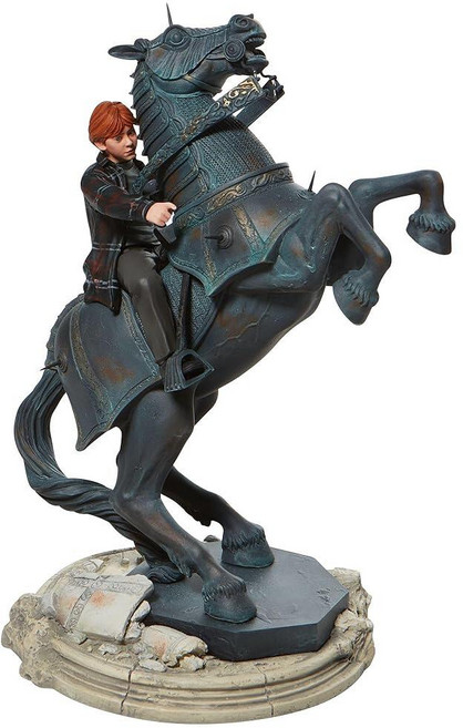 Enesco 해리 포터의 마법사 세계 체스 말에 있는 론 피규어
